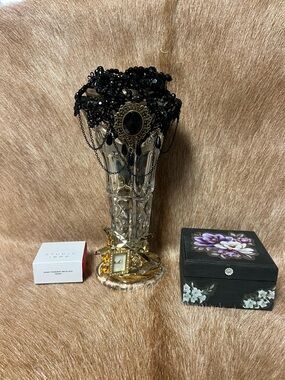 🖤Vintage black and gold tone jewelry jar🖤